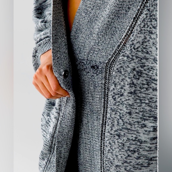 Lululemon Breeze Easy Wrap M/L - Picture 3 of 7